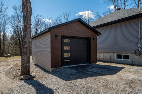 Garage - 45 Rue De L'Affluent, Saint-Hippolyte, QC - Outdoor With Exterior