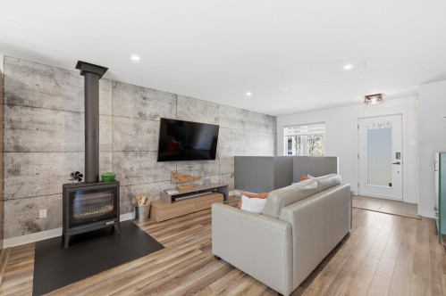 Salon - 45 Rue De L'Affluent, Saint-Hippolyte, QC - Indoor Photo Showing Living Room With Fireplace