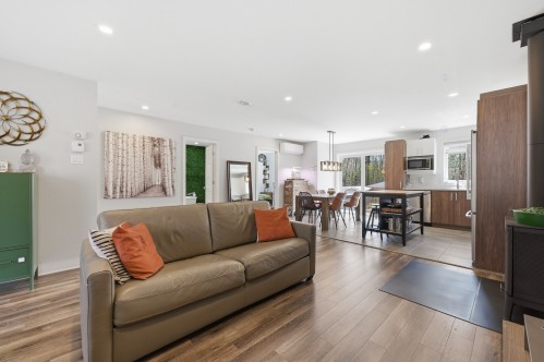 Salon - 45 Rue De L'Affluent, Saint-Hippolyte, QC - Indoor Photo Showing Living Room