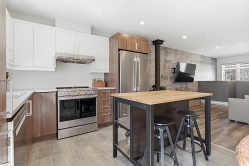 Cuisine - 45 Rue De L'Affluent, Saint-Hippolyte, QC - Indoor Photo Showing Kitchen
