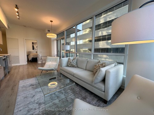 1104-395 Bloor Street E, Toronto, ON - Indoor Photo Showing Living Room