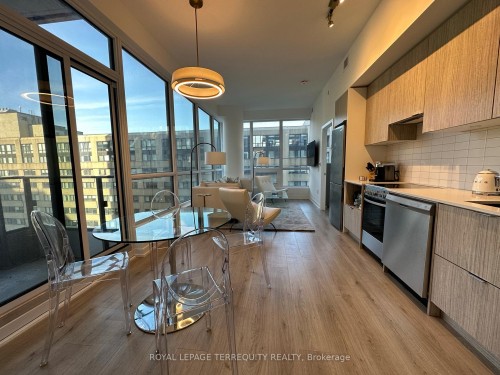 1104-395 Bloor Street E, Toronto, ON - Indoor Photo Showing Kitchen