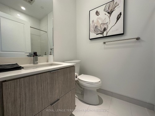 1104-395 Bloor Street E, Toronto, ON - Indoor Photo Showing Bathroom