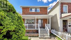 76 BARRINGTON AVENUE Toronto, ON M4C 4Z1