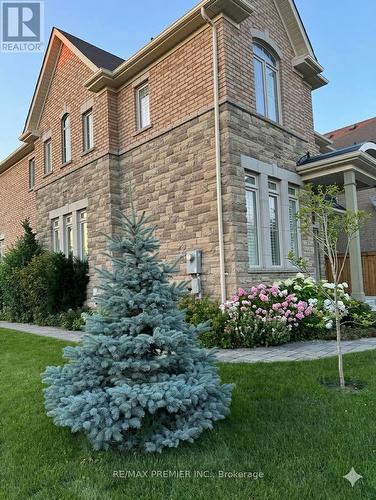 48 Heron Hollow Avenue, Richmond Hill, ON - Outdoor