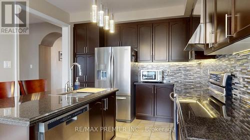 48 Heron Hollow Avenue, Richmond Hill, ON - Indoor Photo Showing Kitchen With Upgraded Kitchen