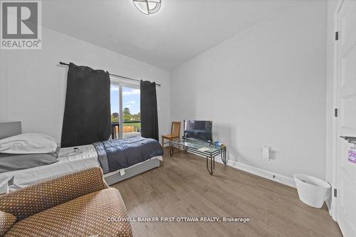 562 Queen Mary Street, Ottawa, ON - Indoor Photo Showing Bedroom