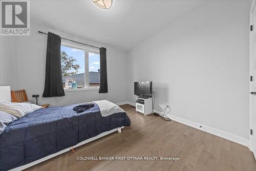 562 Queen Mary Street, Ottawa, ON - Indoor Photo Showing Bedroom