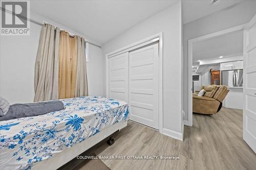 562 Queen Mary Street, Ottawa, ON - Indoor Photo Showing Bedroom