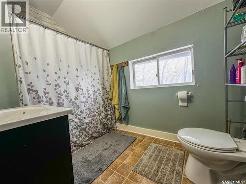464 1St Avenue E, Melville, SK - Indoor Photo Showing Bathroom