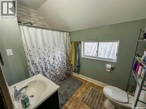 464 1St Avenue E, Melville, SK - Indoor Photo Showing Bathroom
