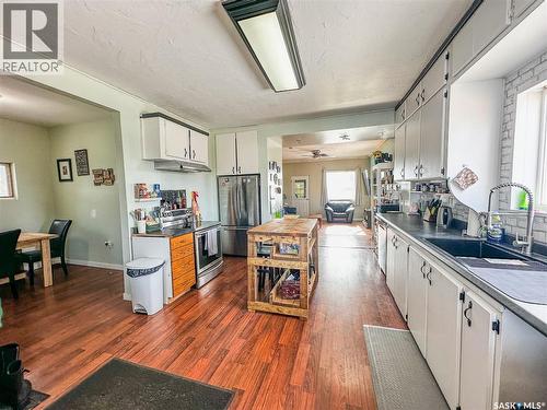 464 1St Avenue E, Melville, SK - Indoor Photo Showing Kitchen
