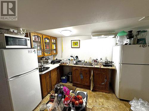 42 Ingleside Drive, Kitchener, ON - Indoor Photo Showing Kitchen