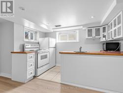 LOWER - 41 BINSWOOD AVENUE Toronto, ON M4C 3N6