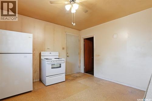 2123 St George Avenue, Saskatoon, SK - Indoor Photo Showing Kitchen