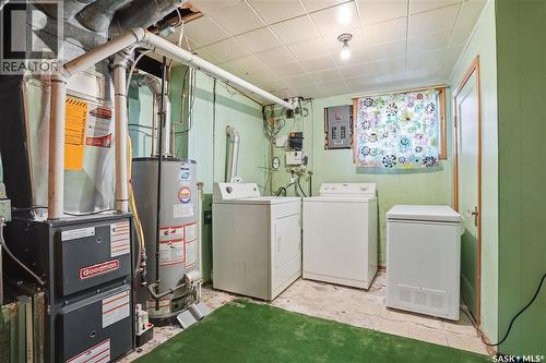 2123 St George Avenue, Saskatoon, SK - Indoor Photo Showing Laundry Room