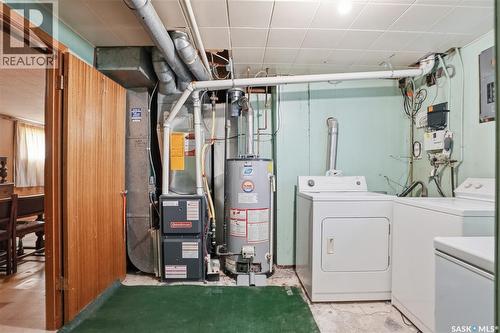 2123 St George Avenue, Saskatoon, SK - Indoor Photo Showing Laundry Room