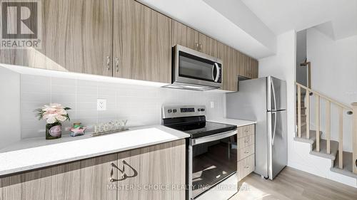 1404 - 56 Elizabeth Street, Richmond Hill, ON - Indoor Photo Showing Kitchen With Upgraded Kitchen
