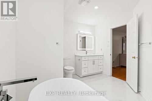 Main - 61 Dundee Crescent, Markham, ON - Indoor Photo Showing Bathroom