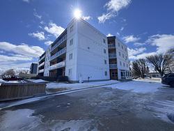 303 39 1St Avenue  Gimli, MB R0C 1B0