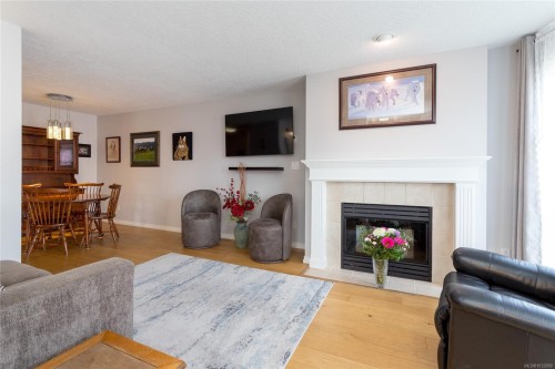 303-899 Darwin Ave  Saanich, BC V8X 2X7