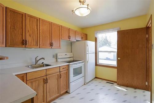 210 Dunrobin Ave, Winnipeg, MB 