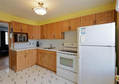 210 Dunrobin Ave, Winnipeg, MB 