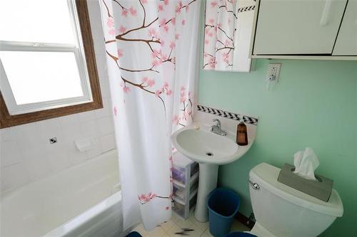 210 Dunrobin Ave, Winnipeg, MB 