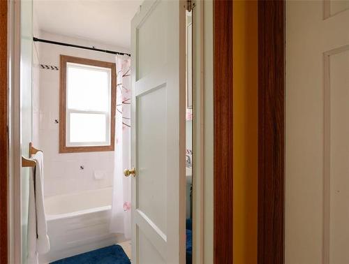 210 Dunrobin Ave, Winnipeg, MB 