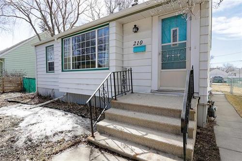 210 Dunrobin Ave, Winnipeg, MB 