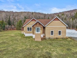 11 Ch. Twin-Lake Arundel, QC J0T 1A0