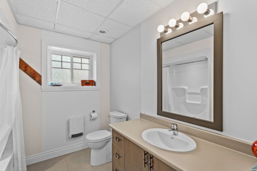Salle de bains - 11 Ch. Twin-Lake, Arundel, QC - Indoor Photo Showing Bathroom