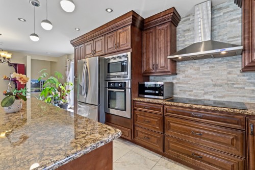 Cuisine - 3874 Rue Bergevin, Laval (Saint-Vincent-De-Paul), QC - Indoor Photo Showing Kitchen With Upgraded Kitchen