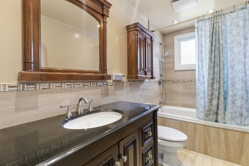 Salle de bains - 3874 Rue Bergevin, Laval (Saint-Vincent-De-Paul), QC - Indoor Photo Showing Bathroom