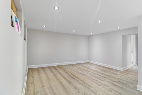 Salle de jeux - 3874 Rue Bergevin, Laval (Saint-Vincent-De-Paul), QC - Indoor Photo Showing Other Room