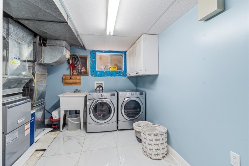 Salle de lavage - 3874 Rue Bergevin, Laval (Saint-Vincent-De-Paul), QC - Indoor Photo Showing Laundry Room