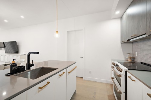 Kitchen - 1991 Rue Suzanne-Coallier, Montréal (Saint-Laurent), QC - Indoor Photo Showing Kitchen With Upgraded Kitchen