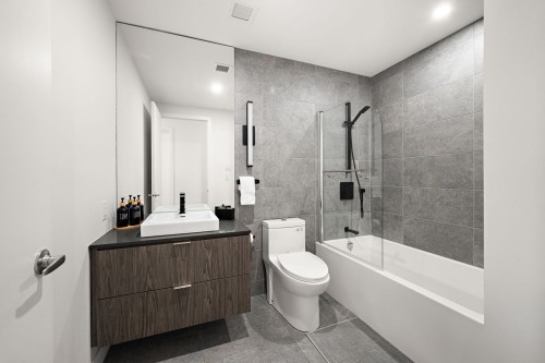 Bathroom - 1991 Rue Suzanne-Coallier, Montréal (Saint-Laurent), QC - Indoor Photo Showing Bathroom