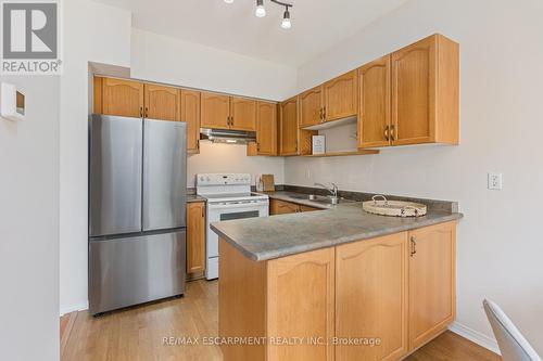 2393 Dalebrook Drive, Oakville, ON - Indoor Photo Showing Kitchen With Double Sink
