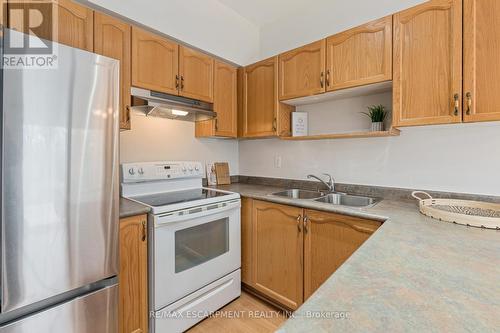2393 Dalebrook Drive, Oakville, ON - Indoor Photo Showing Kitchen With Double Sink