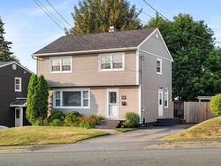 71 Moxham Drive Sydney, NS B1S 1Z9