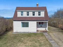 72 Connaught Avenue Avenue Glace Bay, NS B1A 5S2