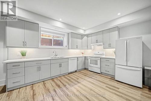2267 Fifth Line W, Mississauga, ON - Indoor Photo Showing Kitchen