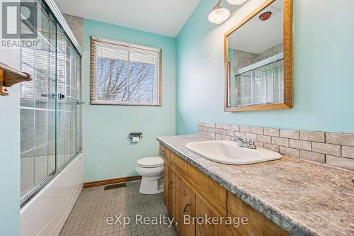 124 Montcalm Drive, Kitchener, ON - Indoor Photo Showing Bathroom