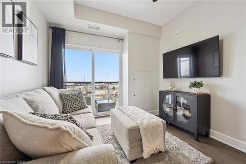 255 Northfield Drive E Unit# 610, Waterloo, ON - Indoor Photo Showing Living Room