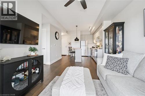 255 Northfield Drive E Unit# 610, Waterloo, ON - Indoor Photo Showing Living Room