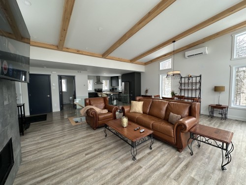 Salon - 12 Rue André Gingras, Saint-Donat, QC - Indoor Photo Showing Living Room