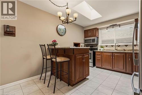 263 Guildwood Drive, Hamilton, ON - Indoor Photo Showing Kitchen