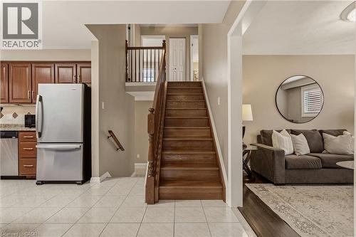 263 Guildwood Drive, Hamilton, ON - Indoor Photo Showing Kitchen