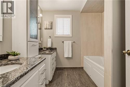 263 Guildwood Drive, Hamilton, ON - Indoor Photo Showing Bathroom